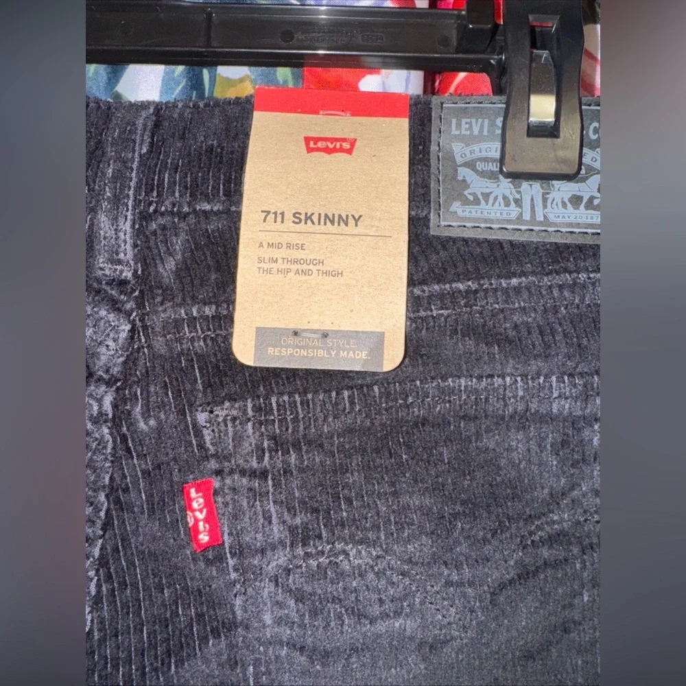 Levi's Women’s Black Corduroy 711 Skinny Irregular Pants NWT